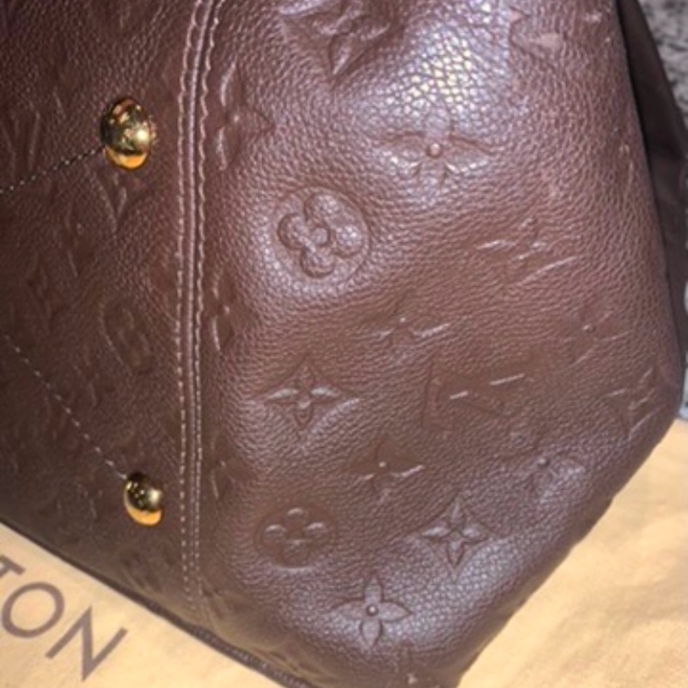 Louis Vuitton MM Empriente leather Artsy Terre Shoulder Bag with Gold Hardware - Picture 9 of 16